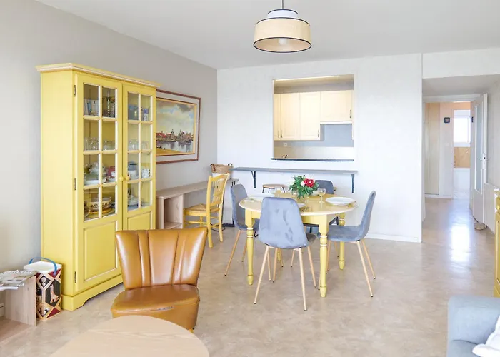 Vue Imprenable Sur La Baie Des Sables - 4 Personnes *